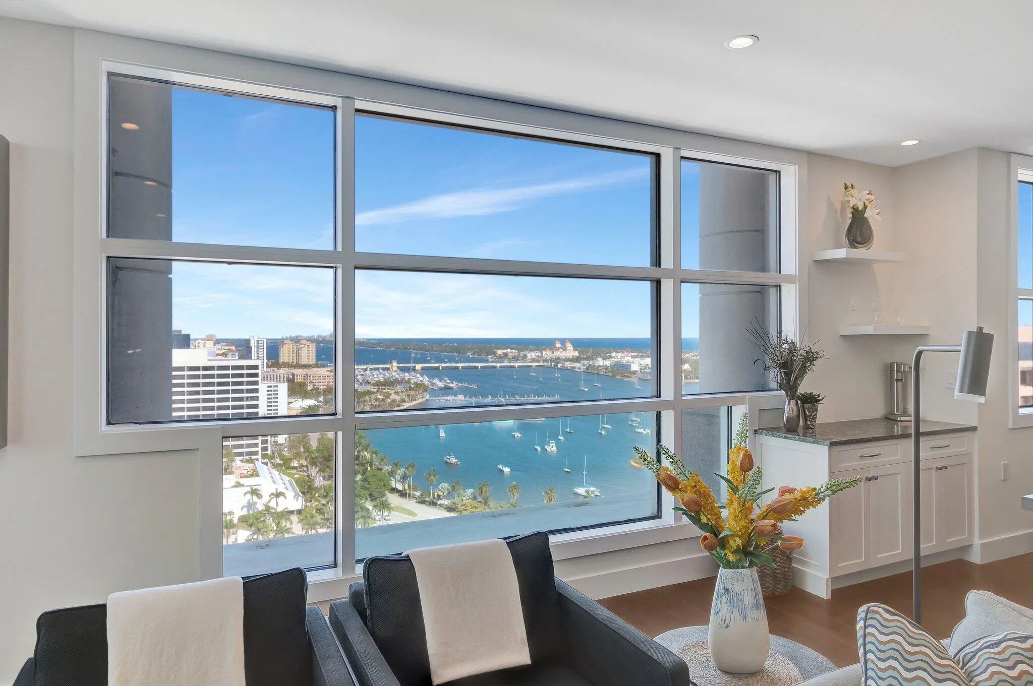 222 Lakeview Avenue, #3n