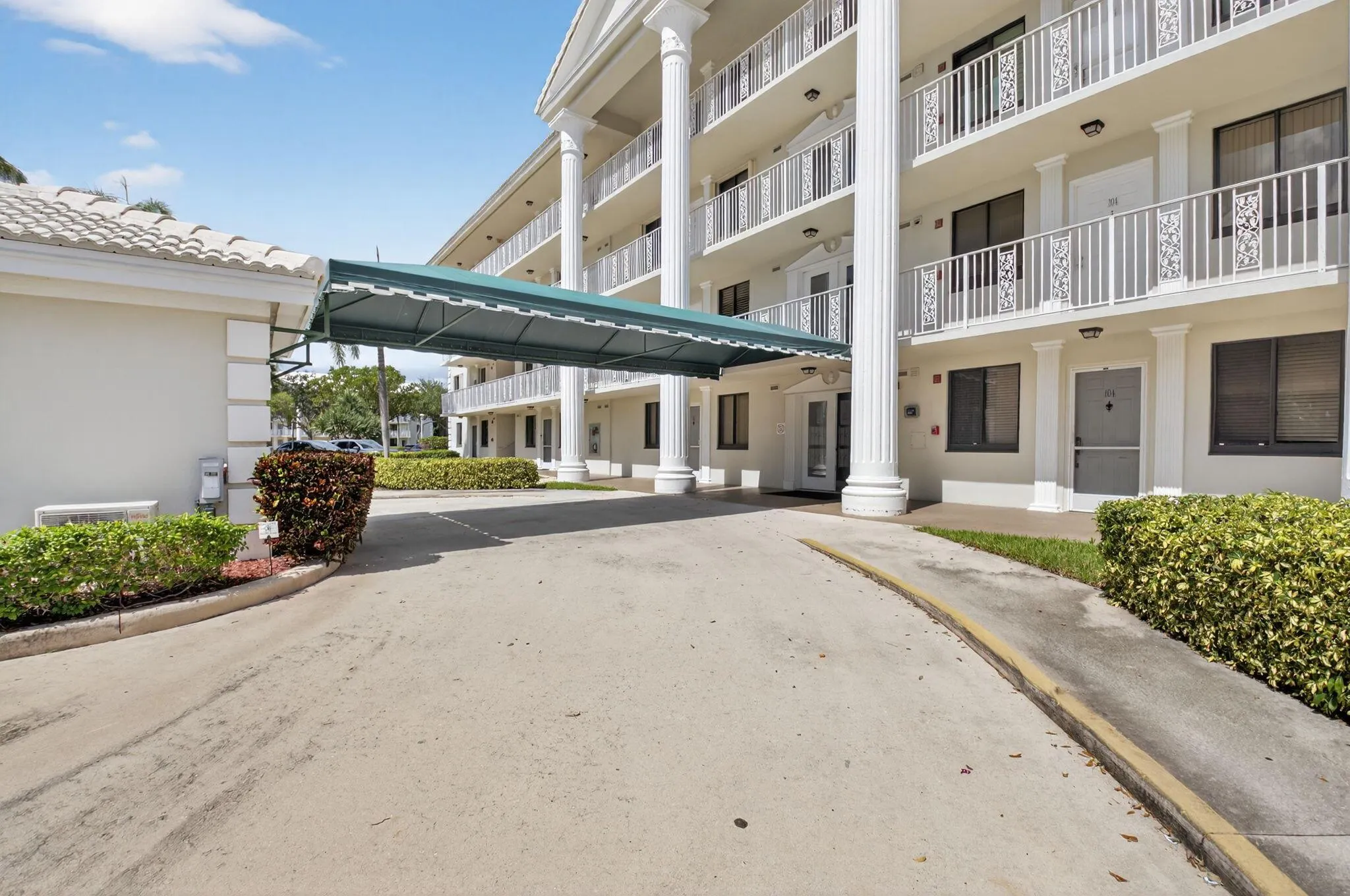 6193 Balboa Circle, #403