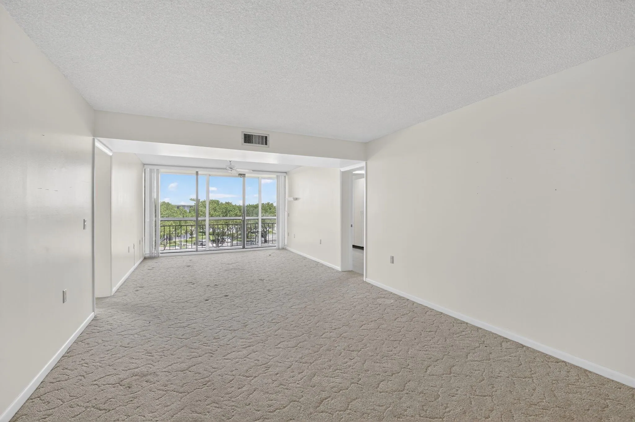 6193 Balboa Circle, #403