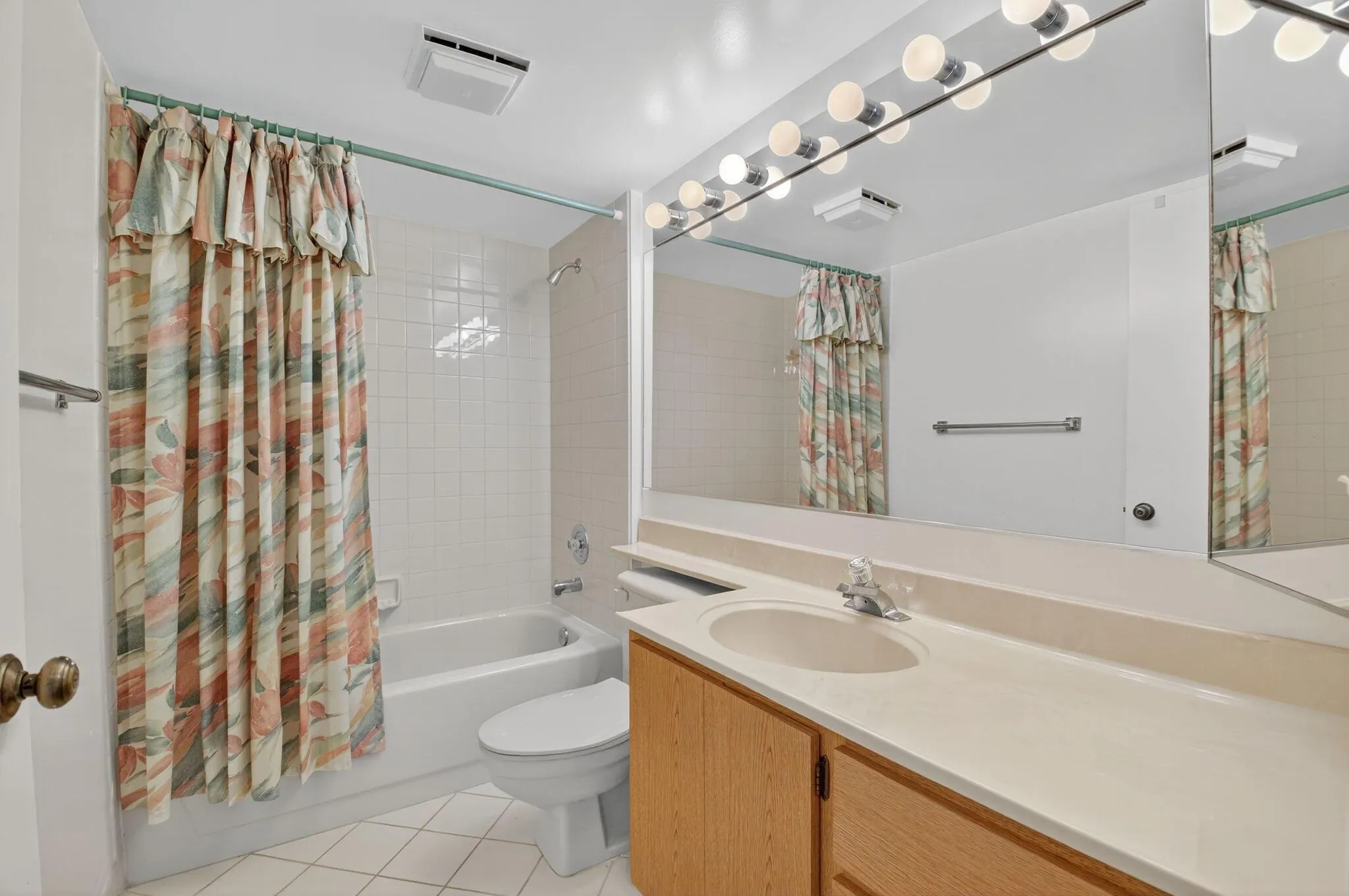 6193 Balboa Circle, #403