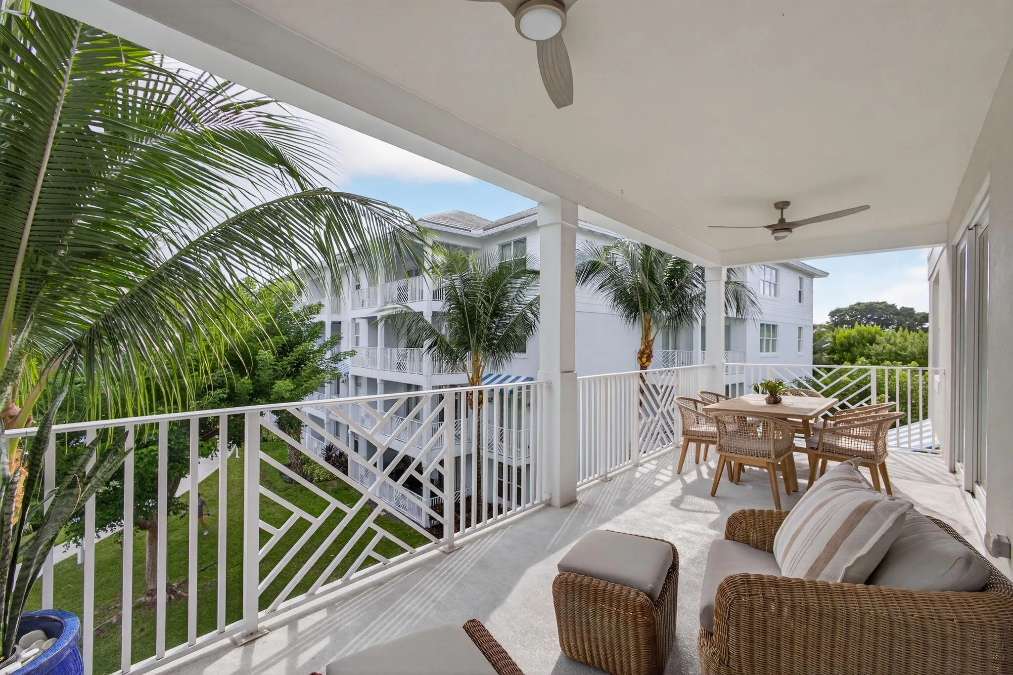 833 Bay Colony Drive S