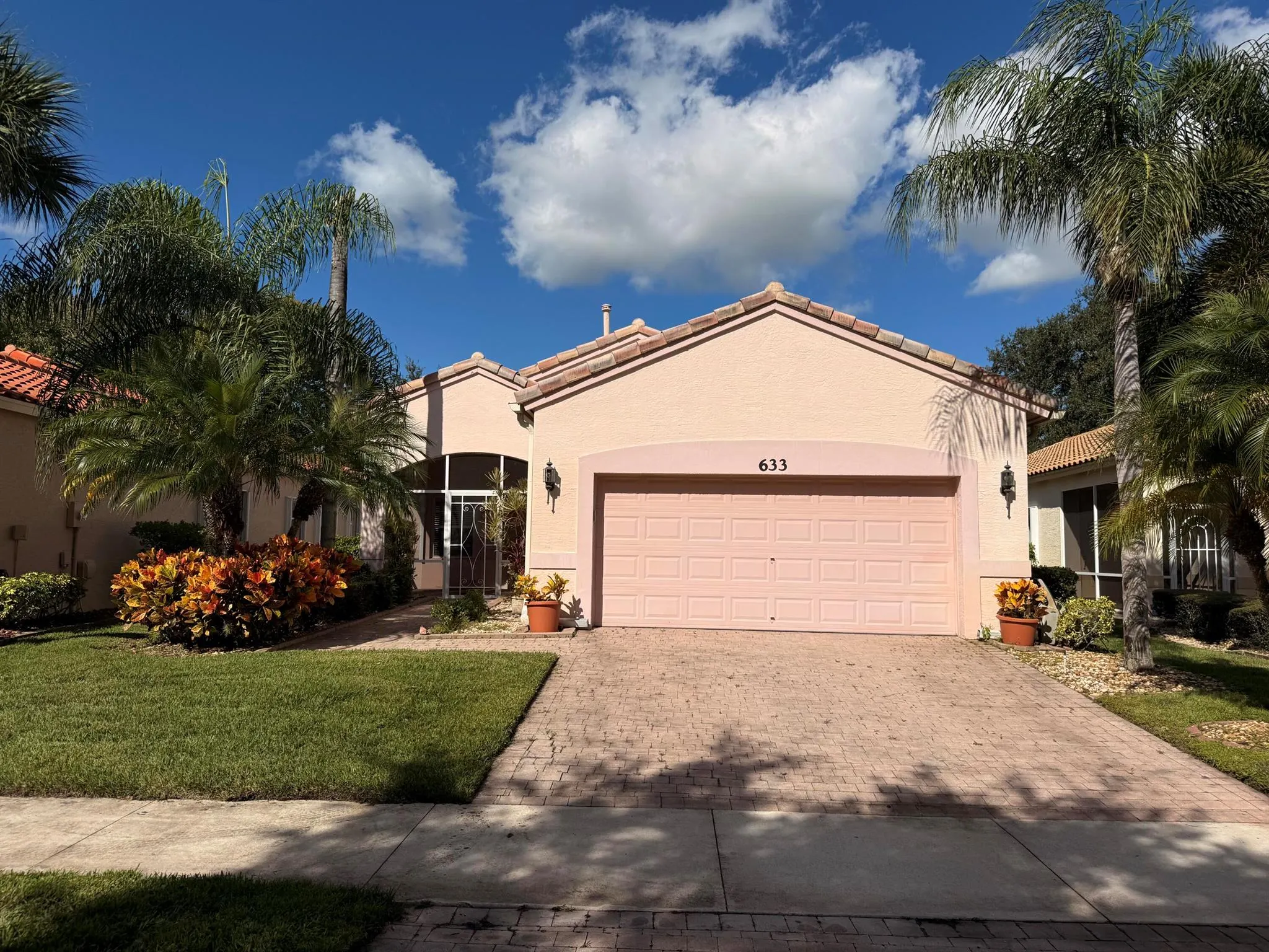 633 NW Whitfield Way