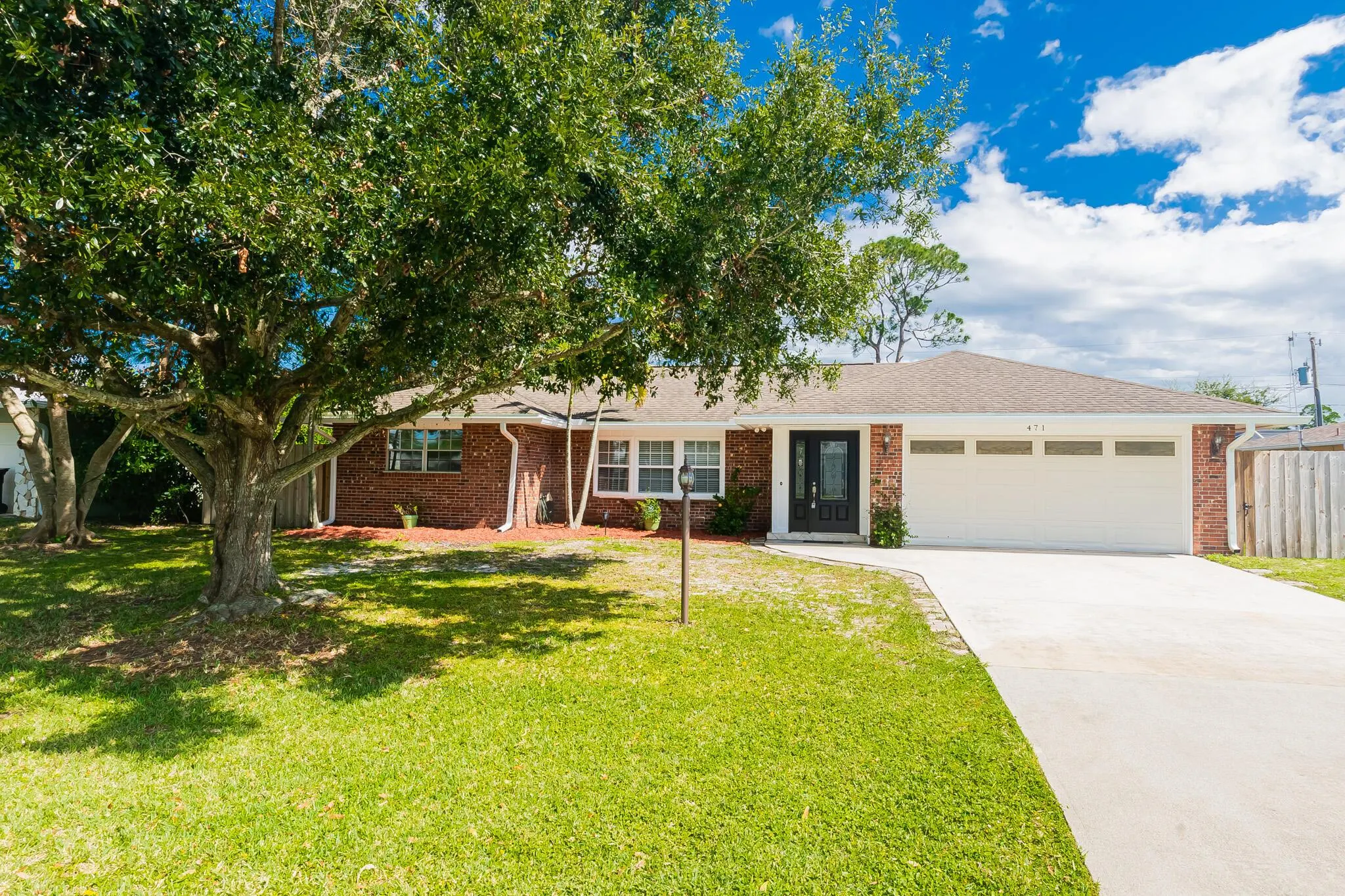 471 SE Lamon Lane