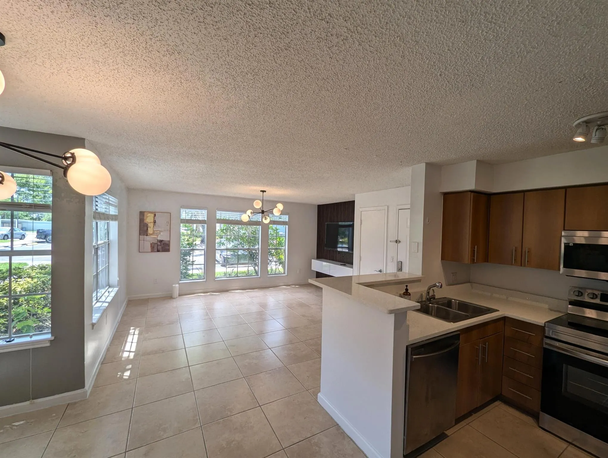 1215 Crystal Way, #G