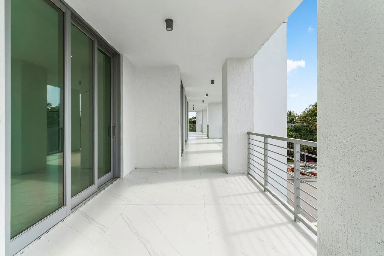 495 E Royal Palm Road, #402