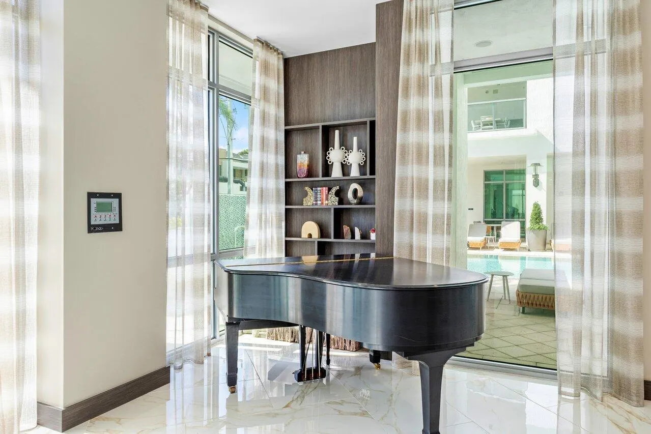 495 E Royal Palm Road, #402