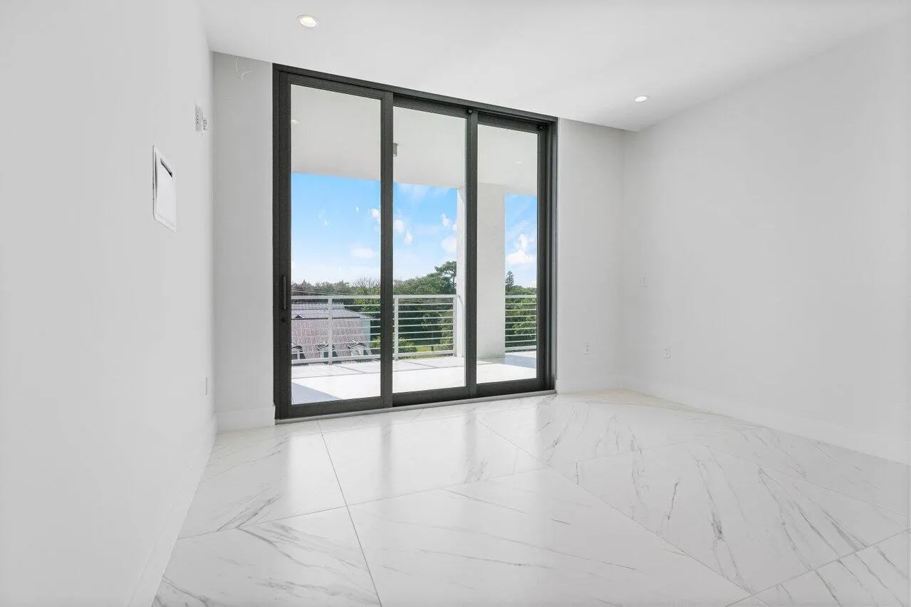 495 E Royal Palm Road, #402