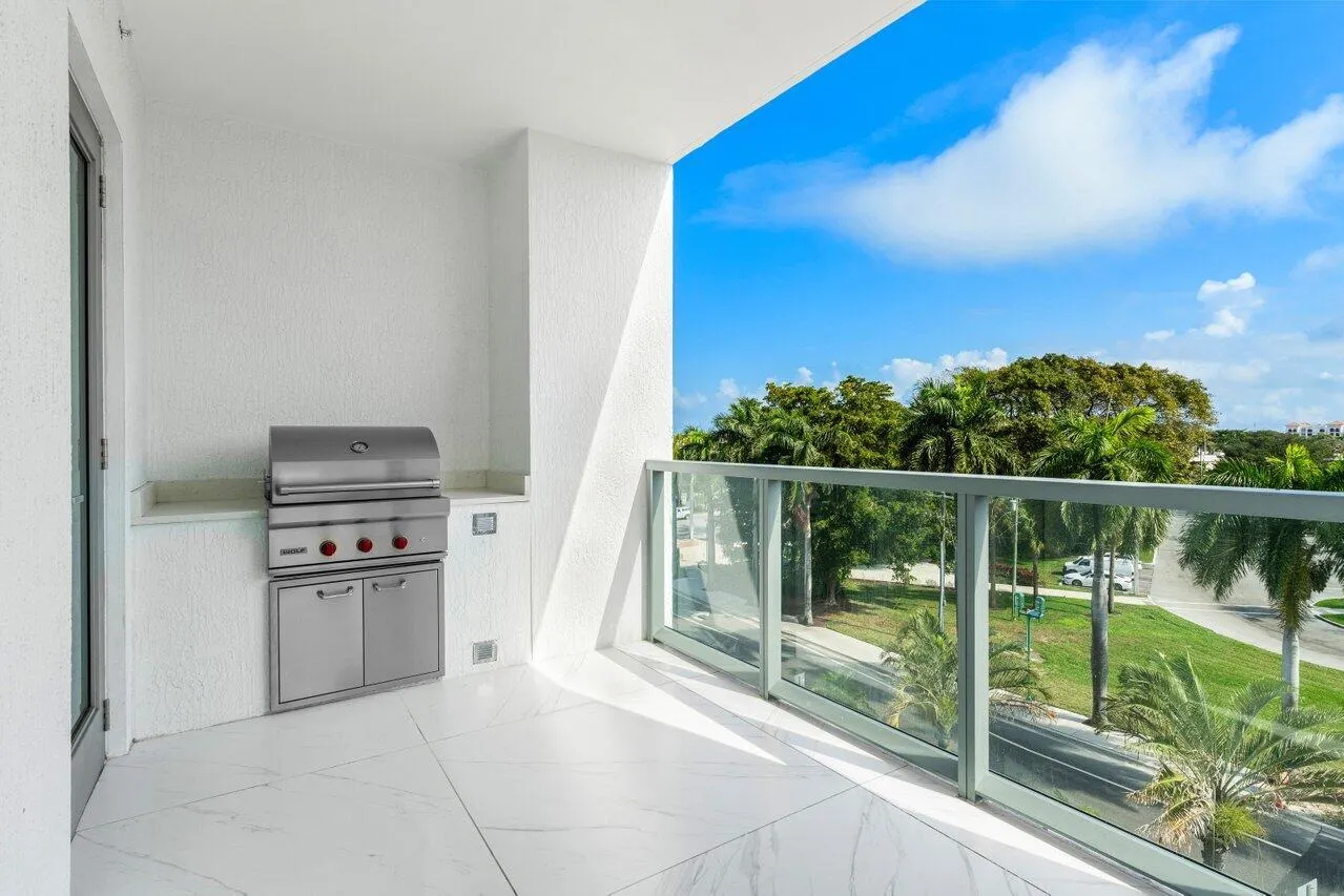 495 E Royal Palm Road, #402