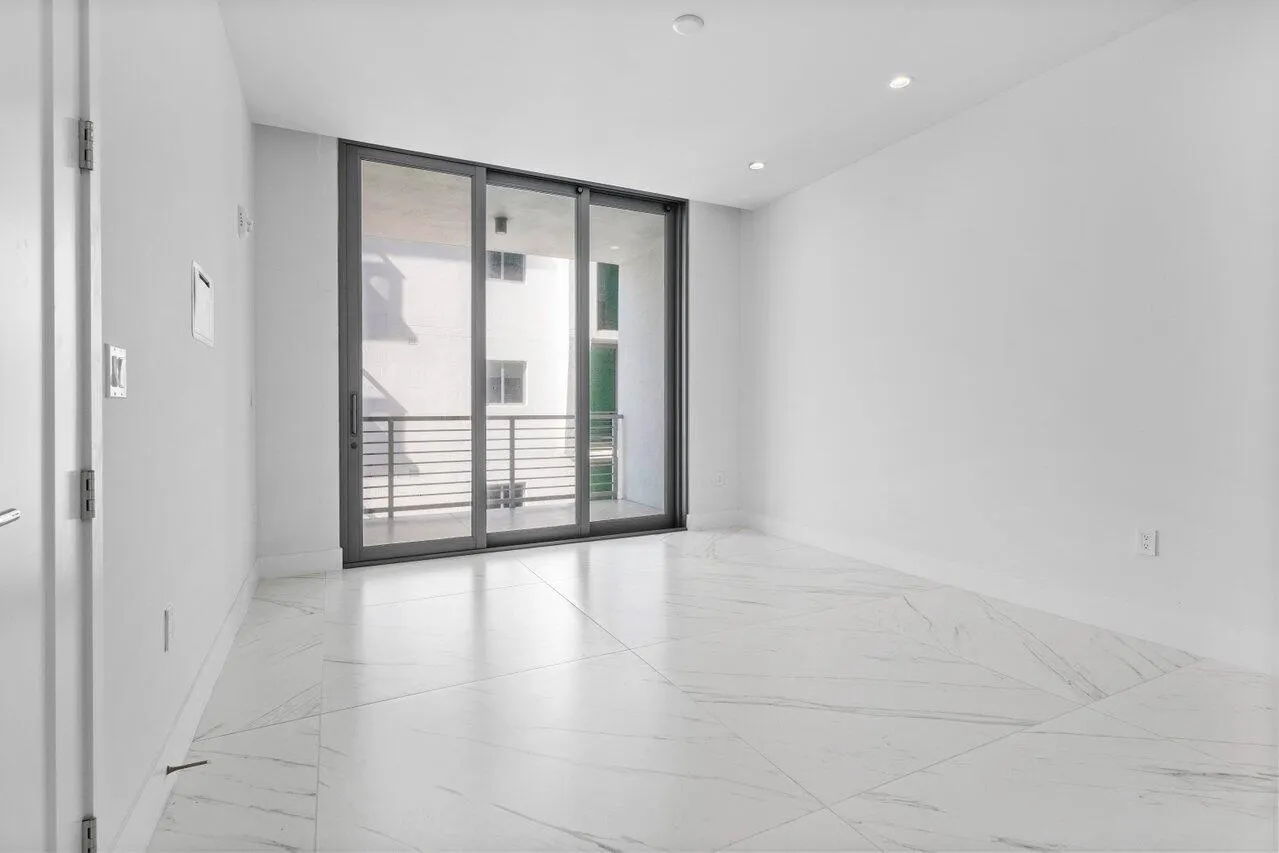 495 E Royal Palm Road, #402