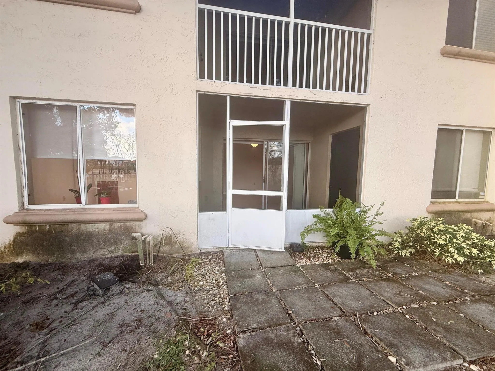 15105 Glenmoor Dr Drive