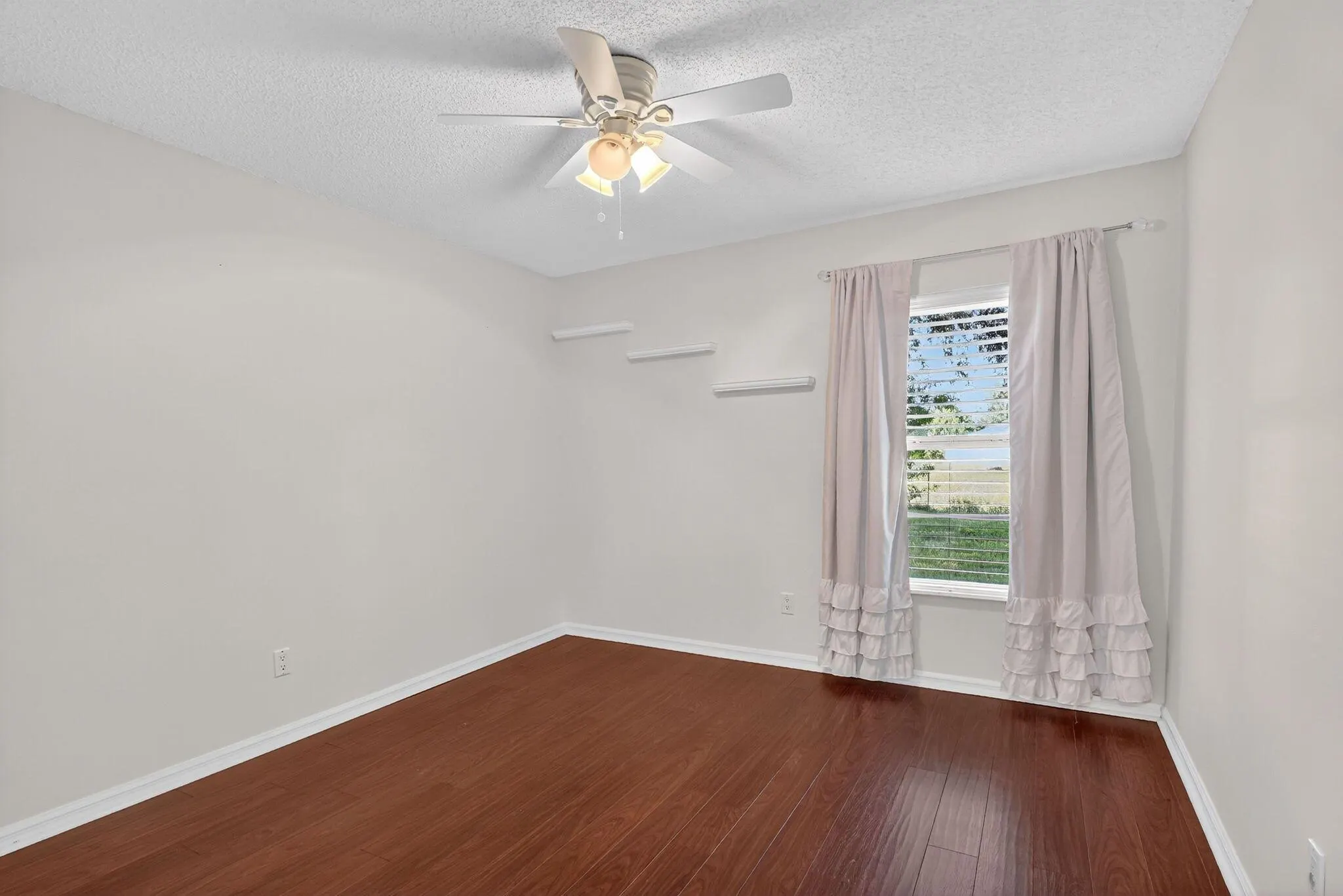 140 SW Klee Circle