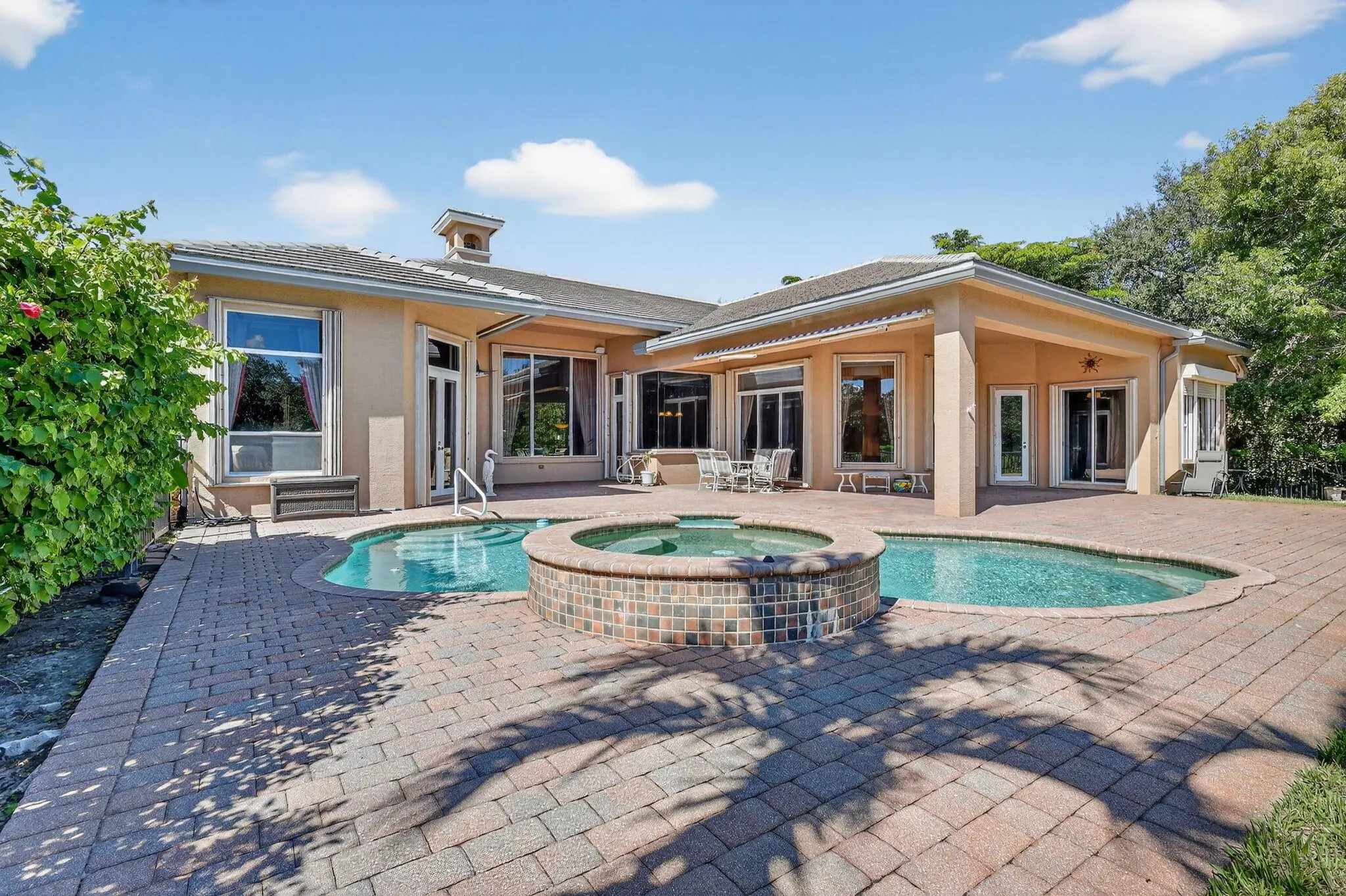 343 SW Harbor View Drive
