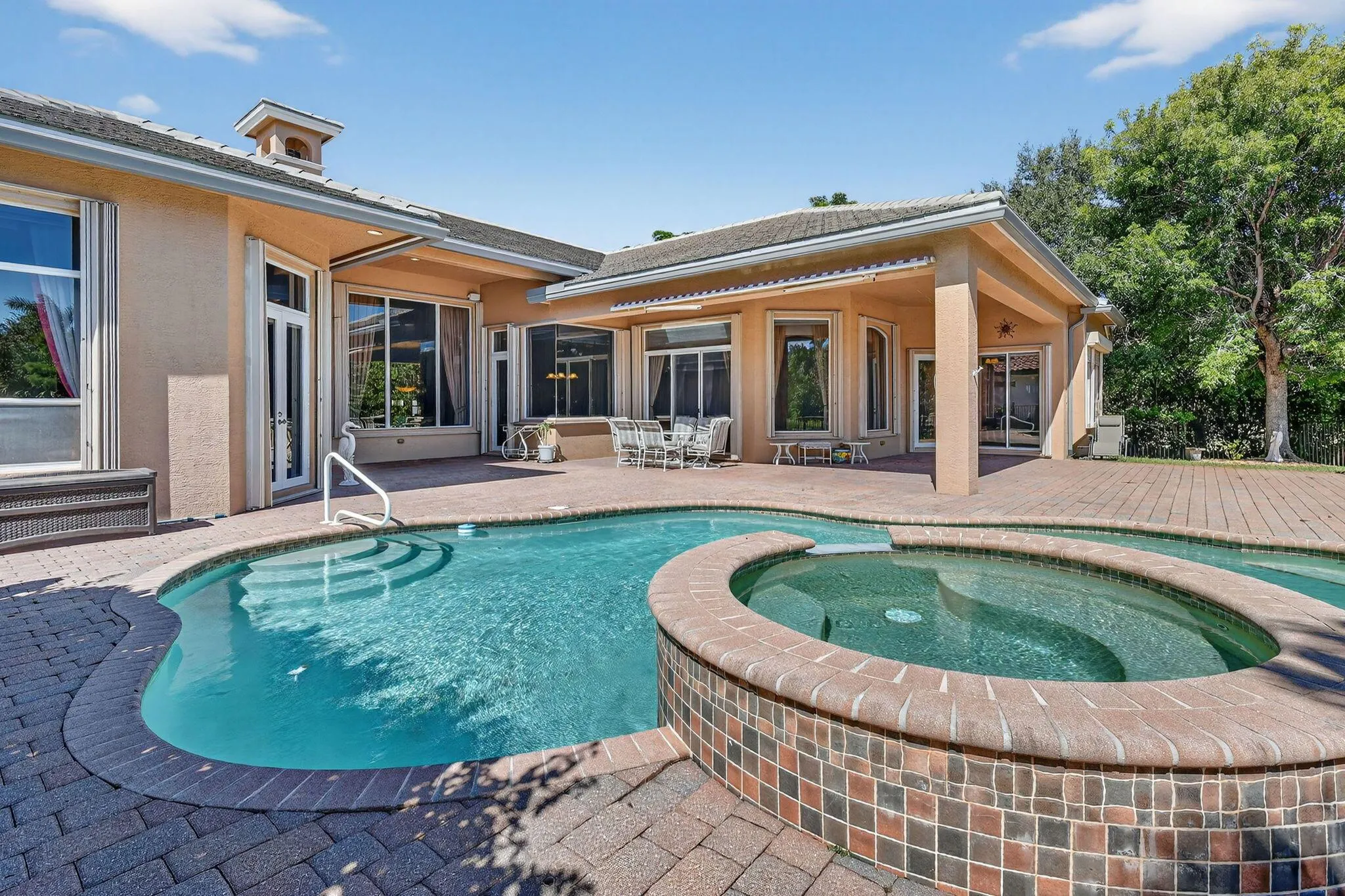 343 SW Harbor View Drive