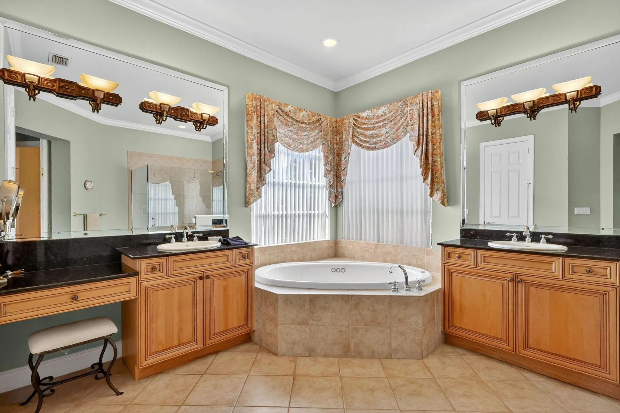 343 SW Harbor View Drive