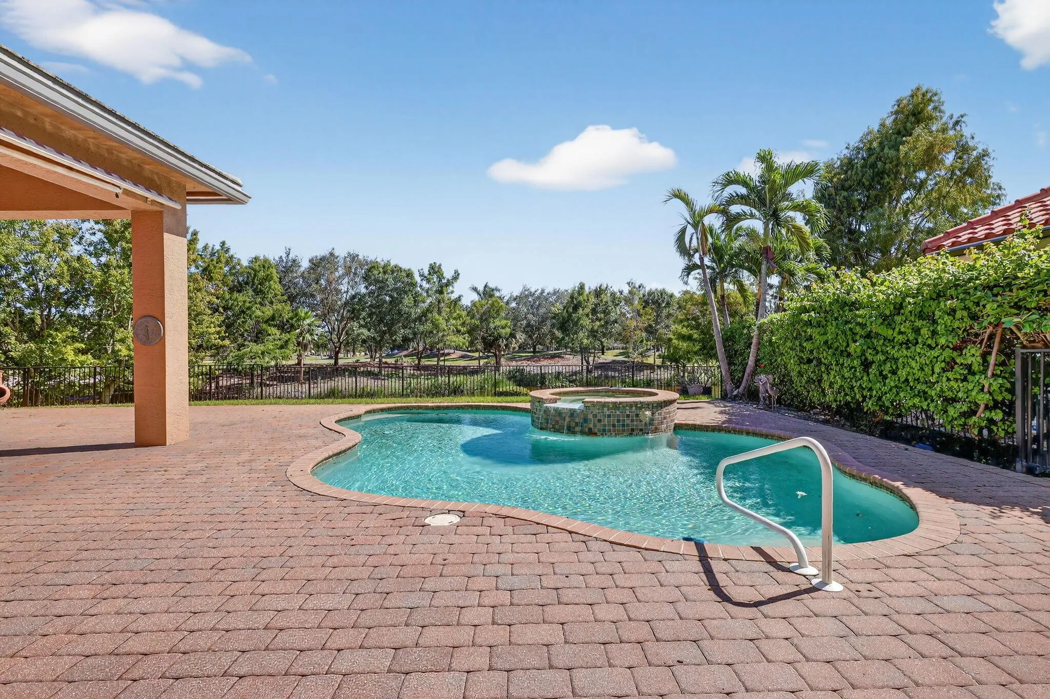 343 SW Harbor View Drive