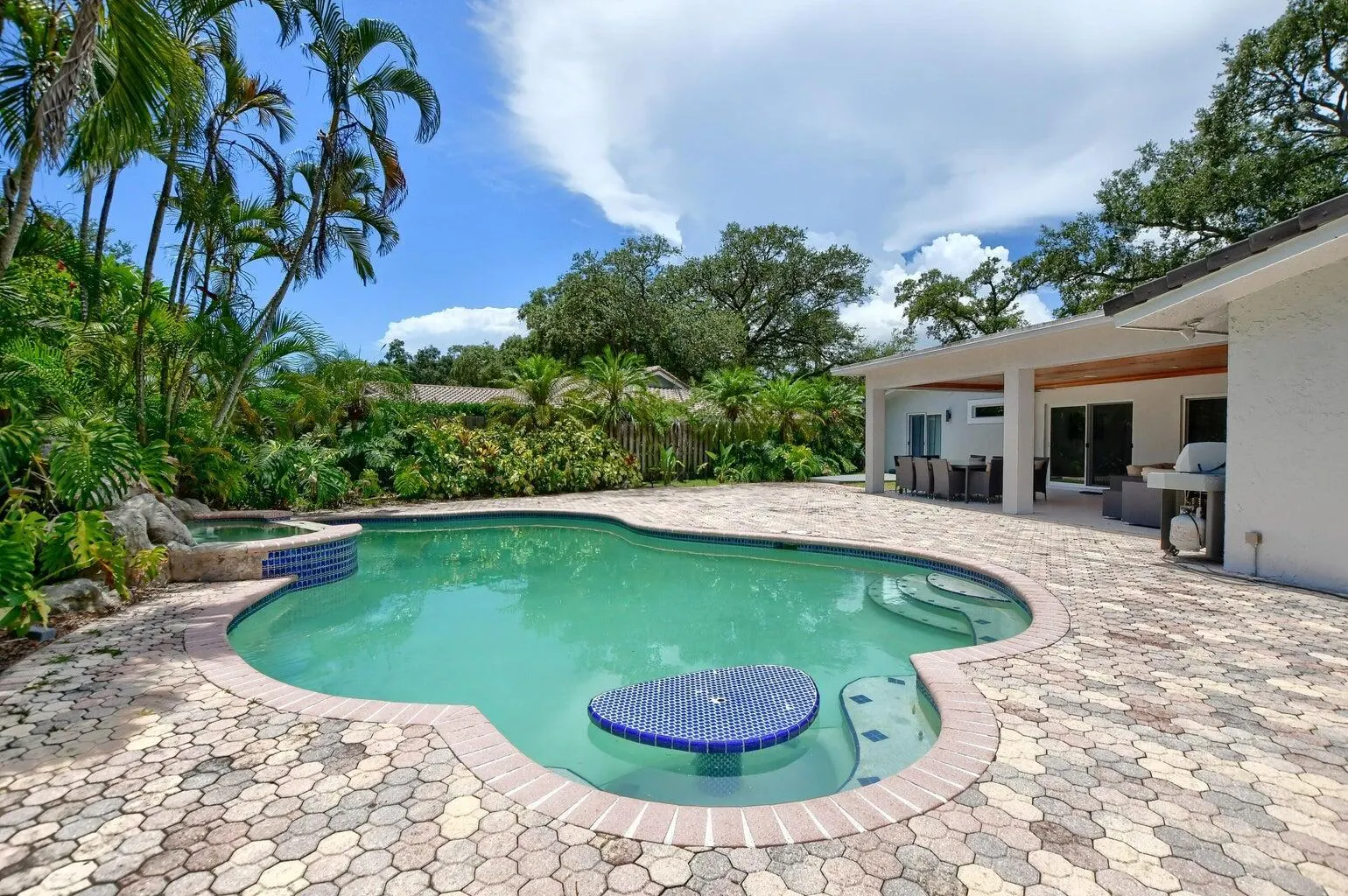 88 SW 10th Drive