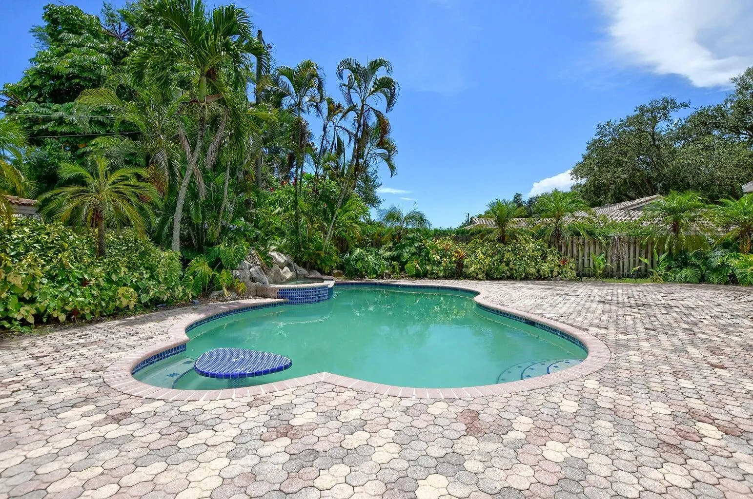 88 SW 10th Drive