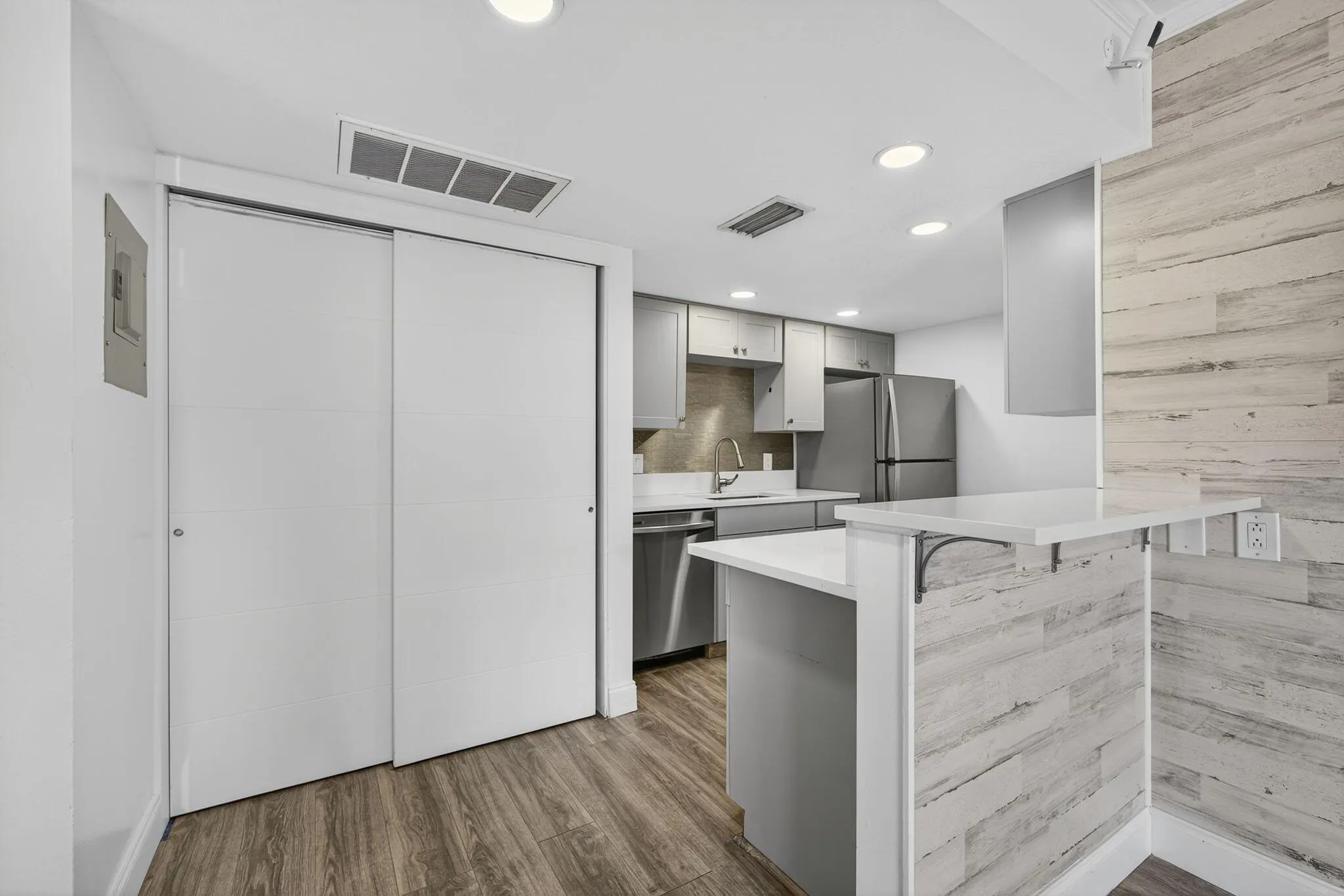 612 Executive Center Drive, #3107