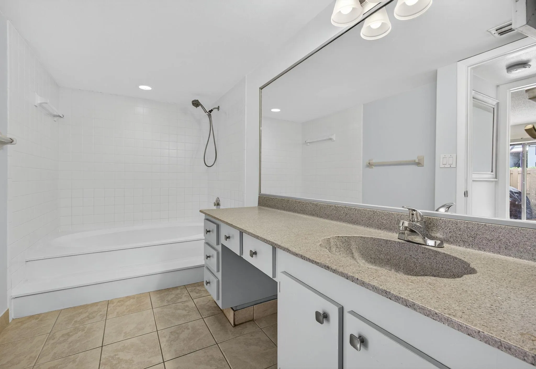 612 Executive Center Drive, #3107