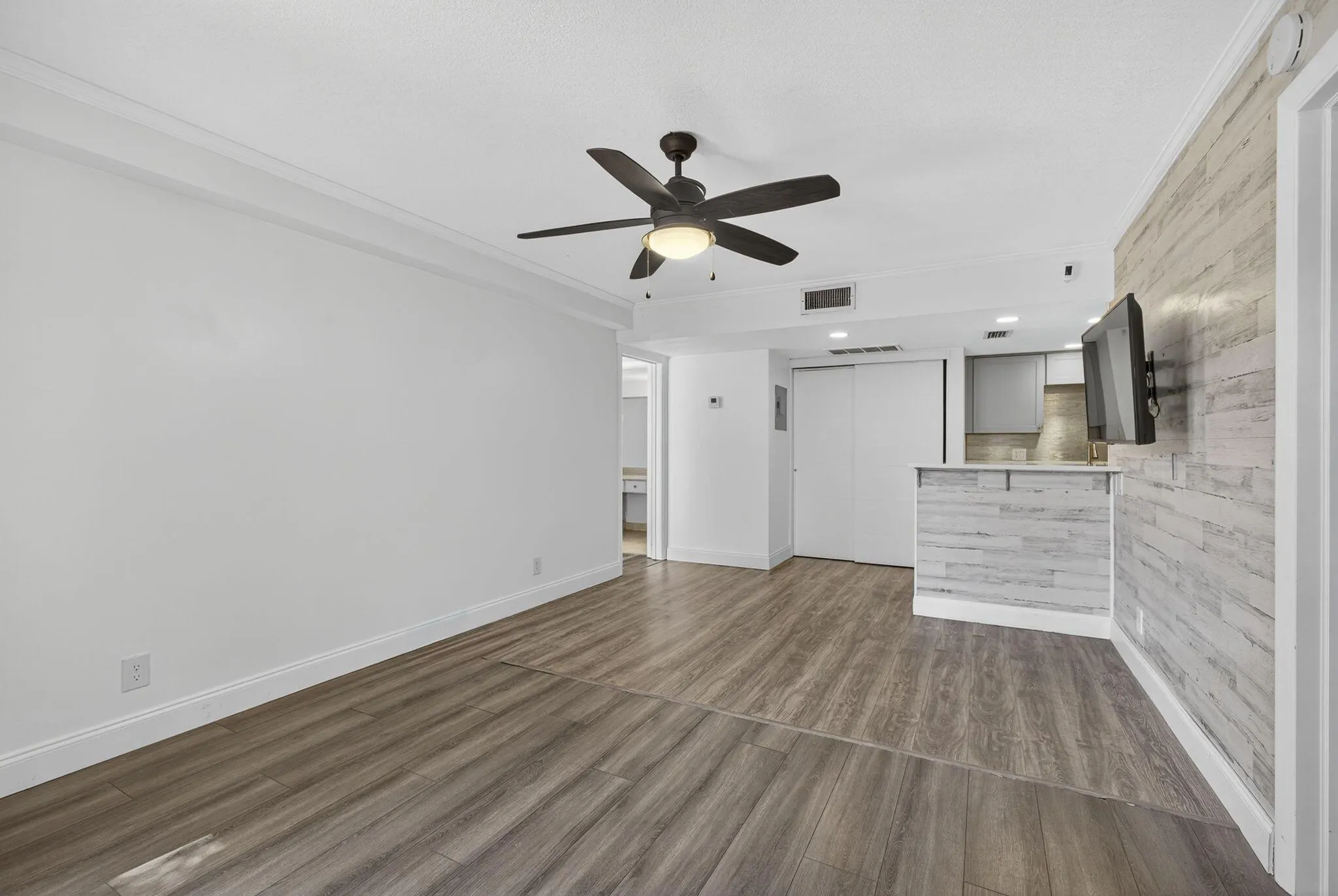 612 Executive Center Drive, #3107