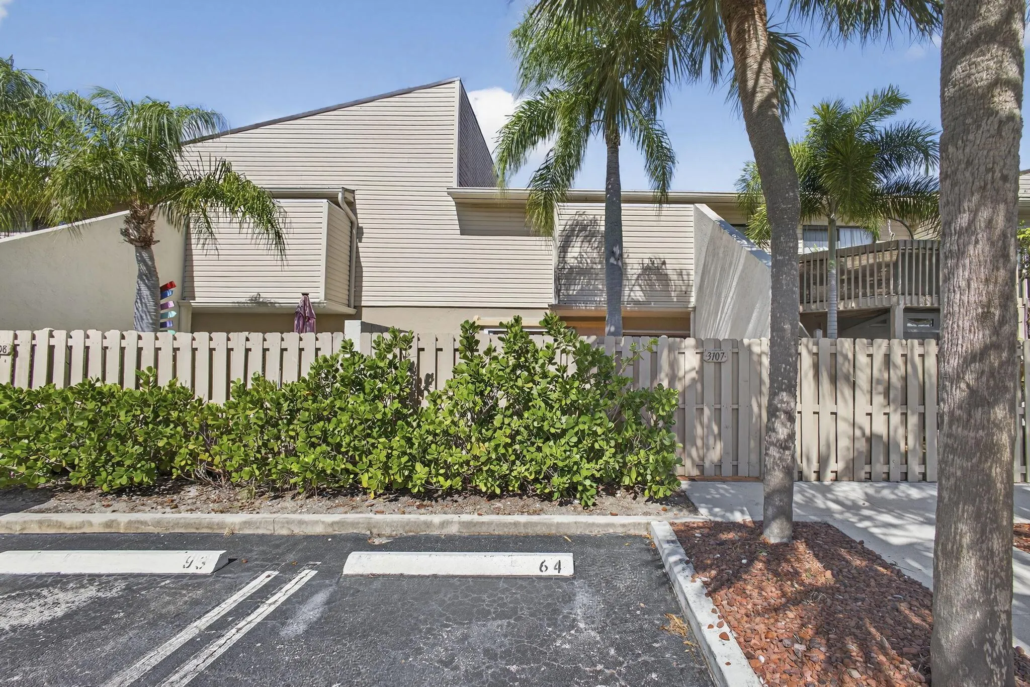 612 Executive Center Drive, #3107