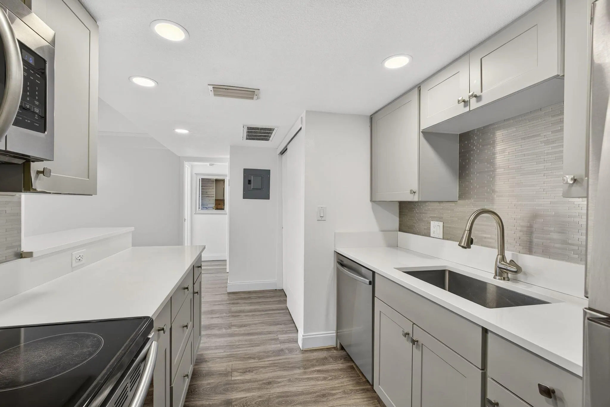 612 Executive Center Drive, #3107