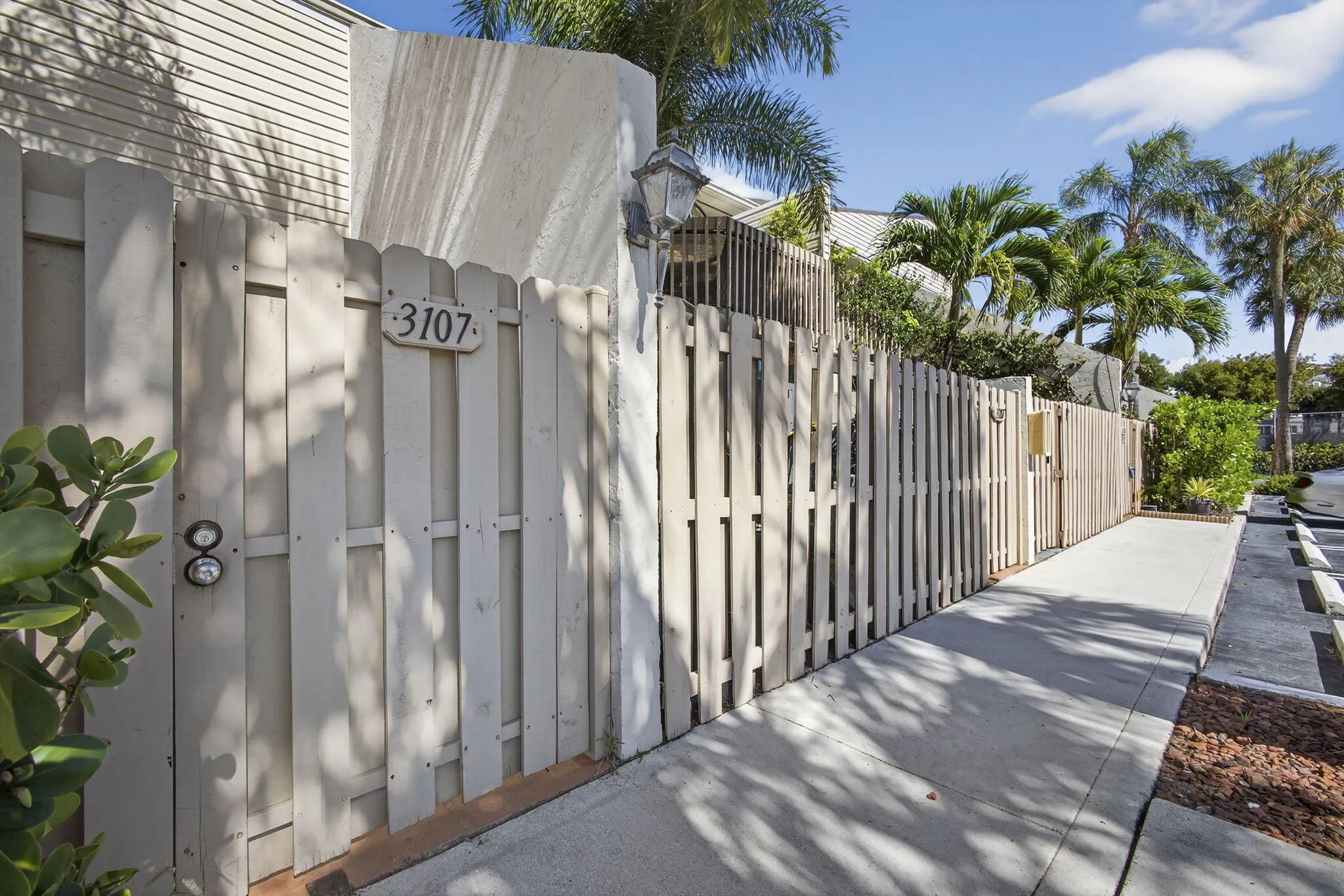 612 Executive Center Drive, #3107