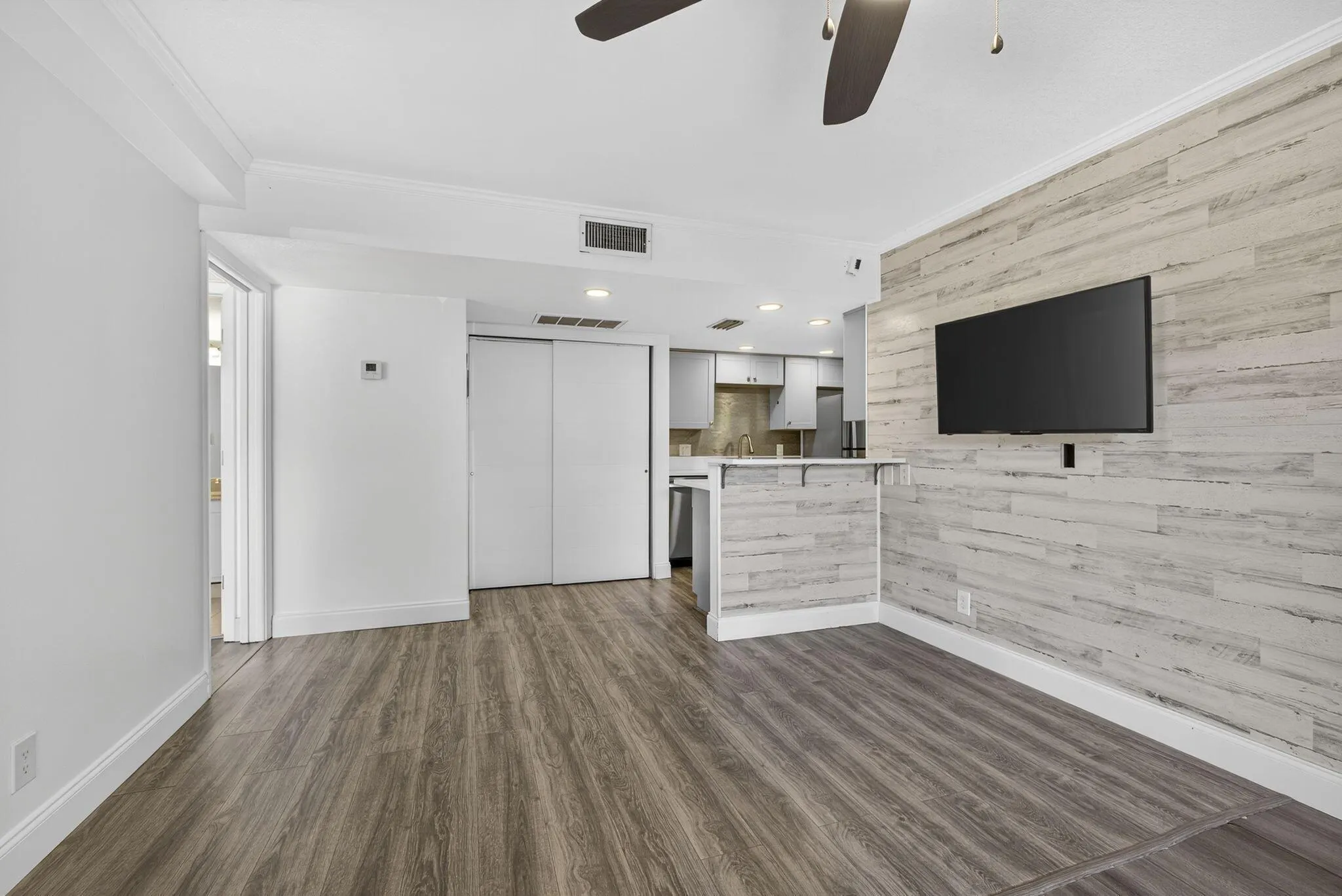 612 Executive Center Drive, #3107