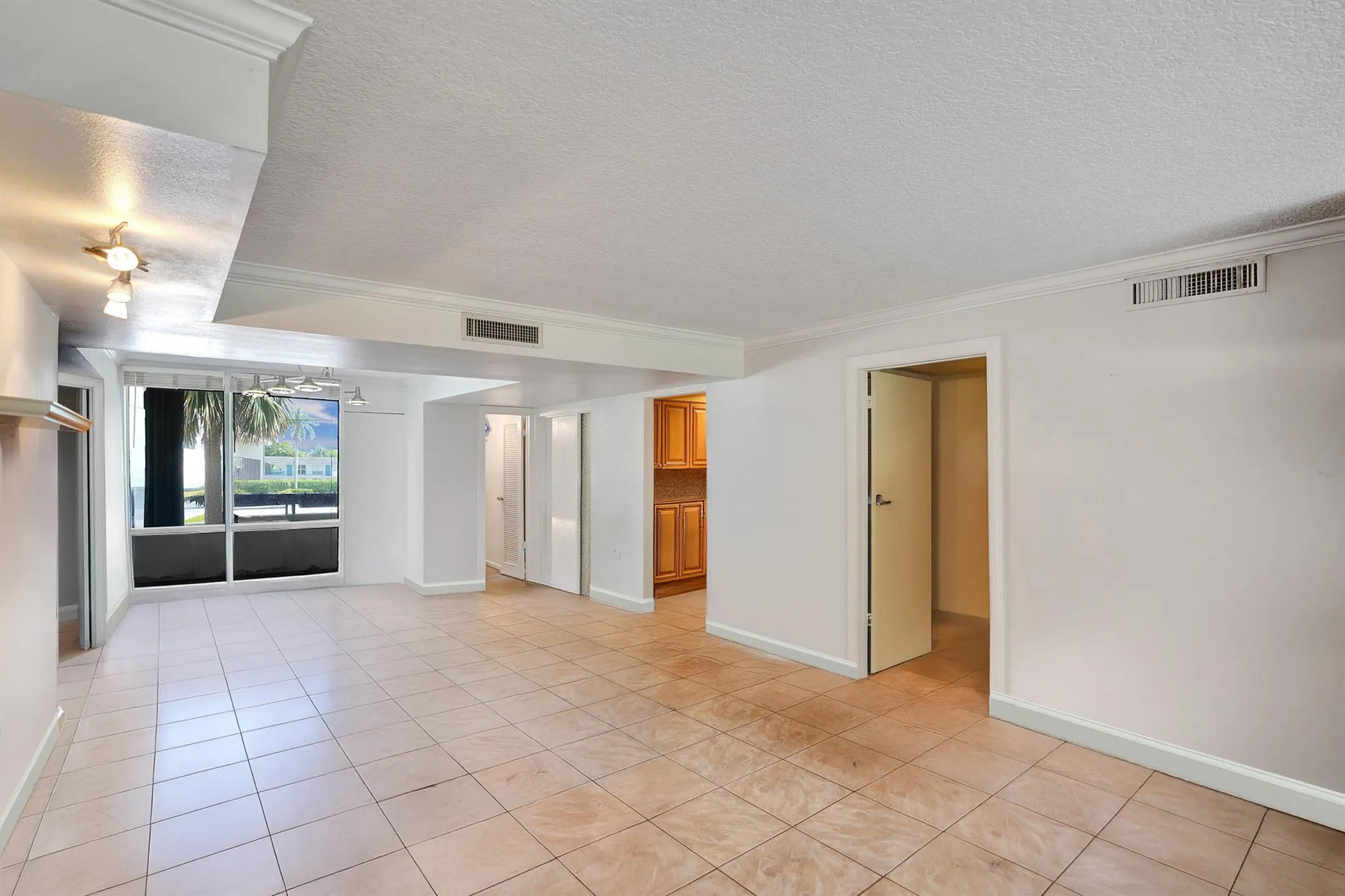 1401 S Federal Highway, #102