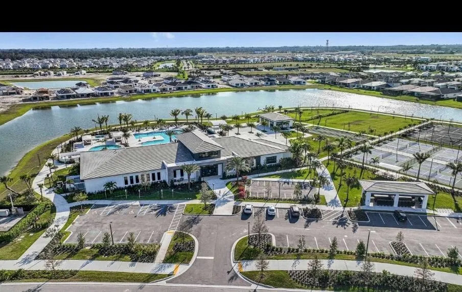 5243 Rivo Alto Circle