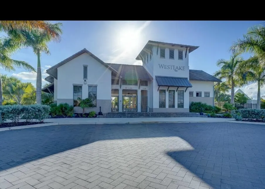 5243 Rivo Alto Circle