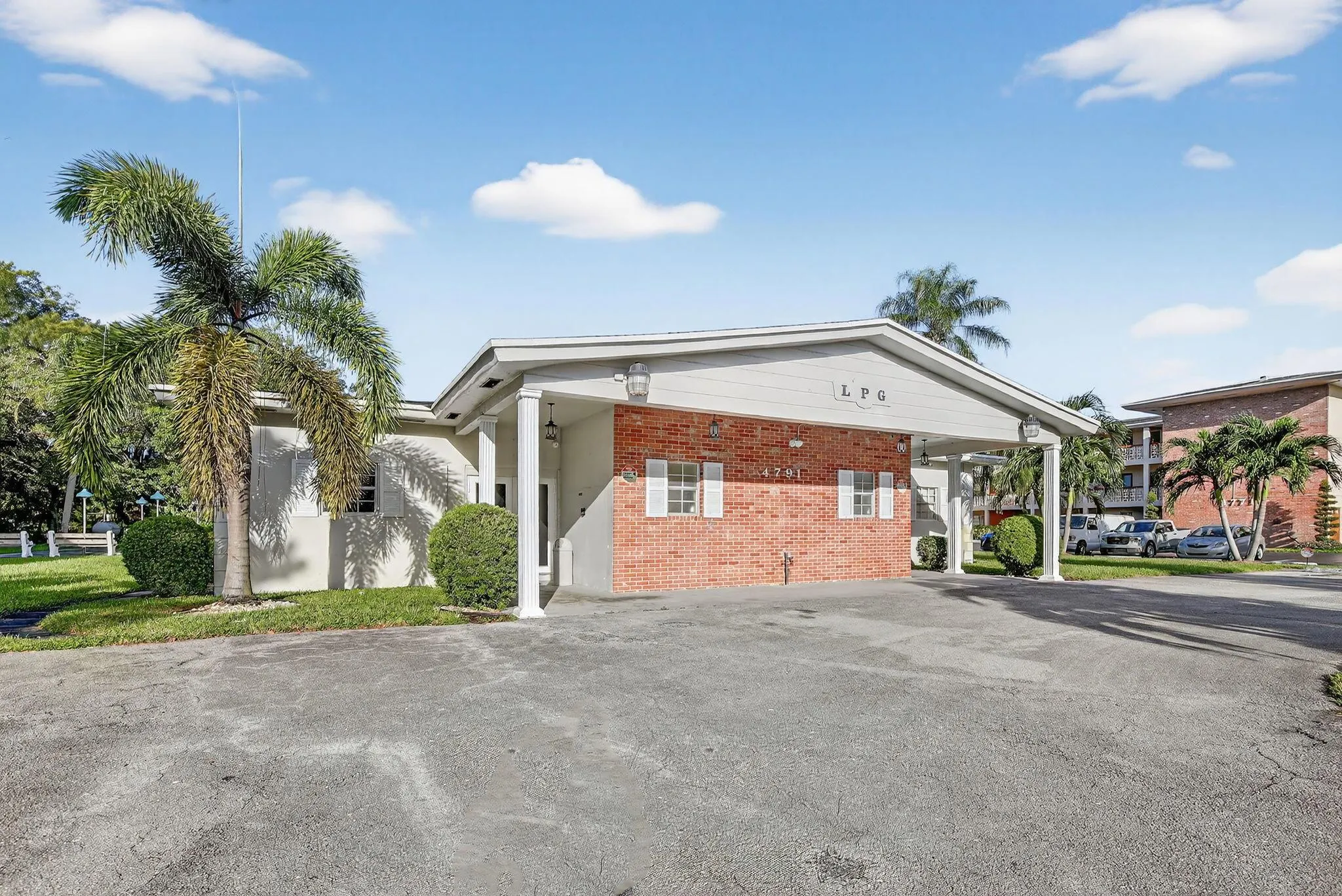 4770 NW 10th Court, #104