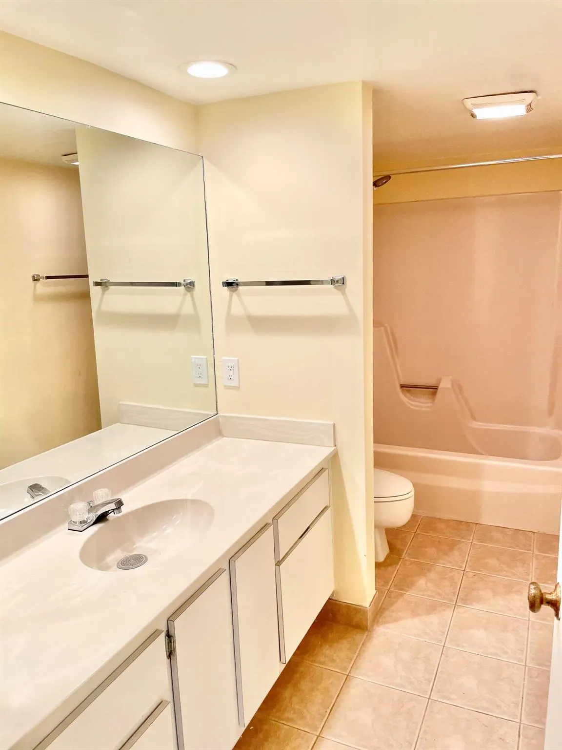 825 Center Street, #7c