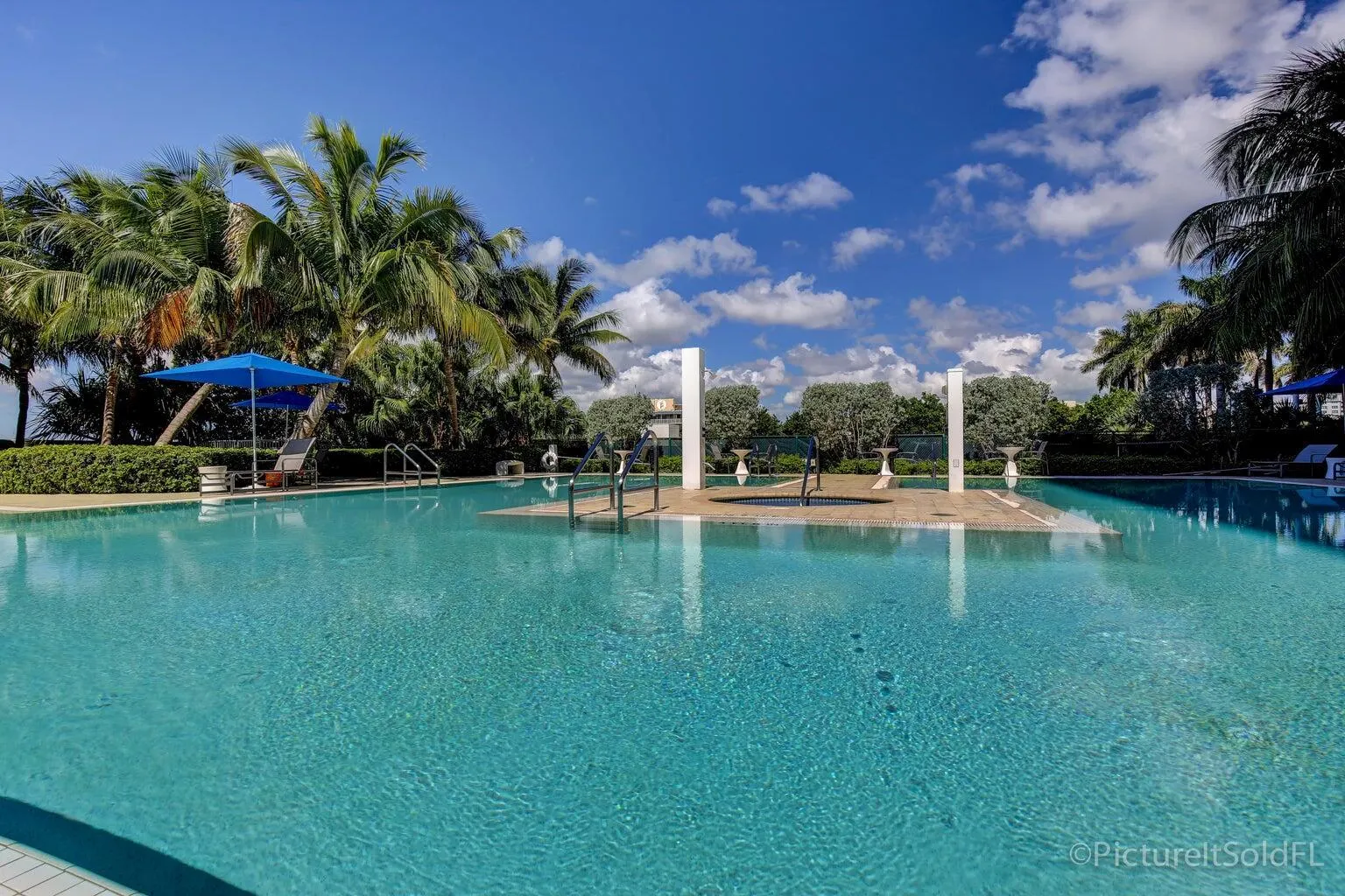 1 N Ocean Boulevard, #702