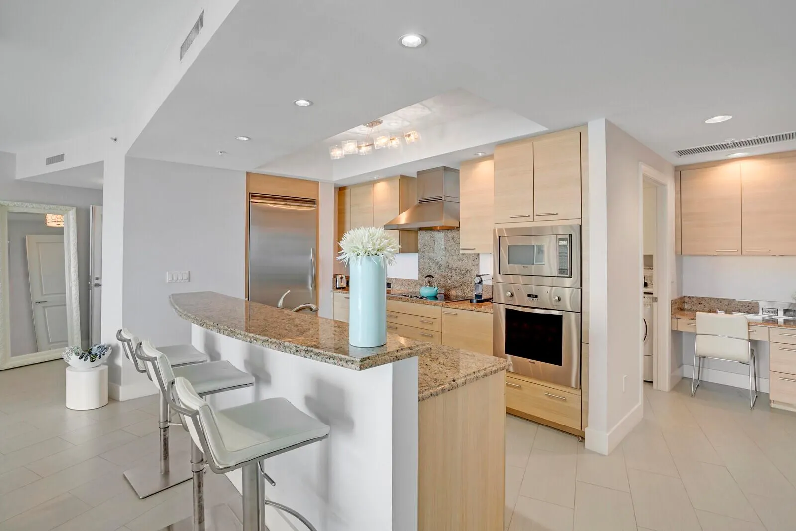 1 N Ocean Boulevard, #702