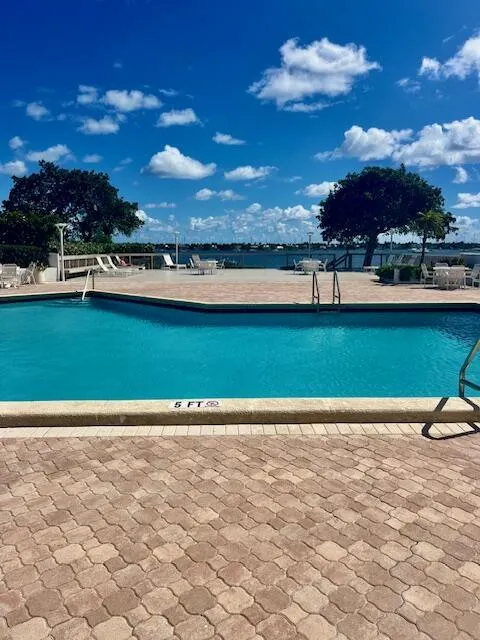 5600 N Flagler Drive, #1110