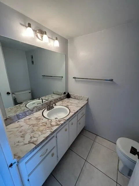 2731 Taft Street, #408