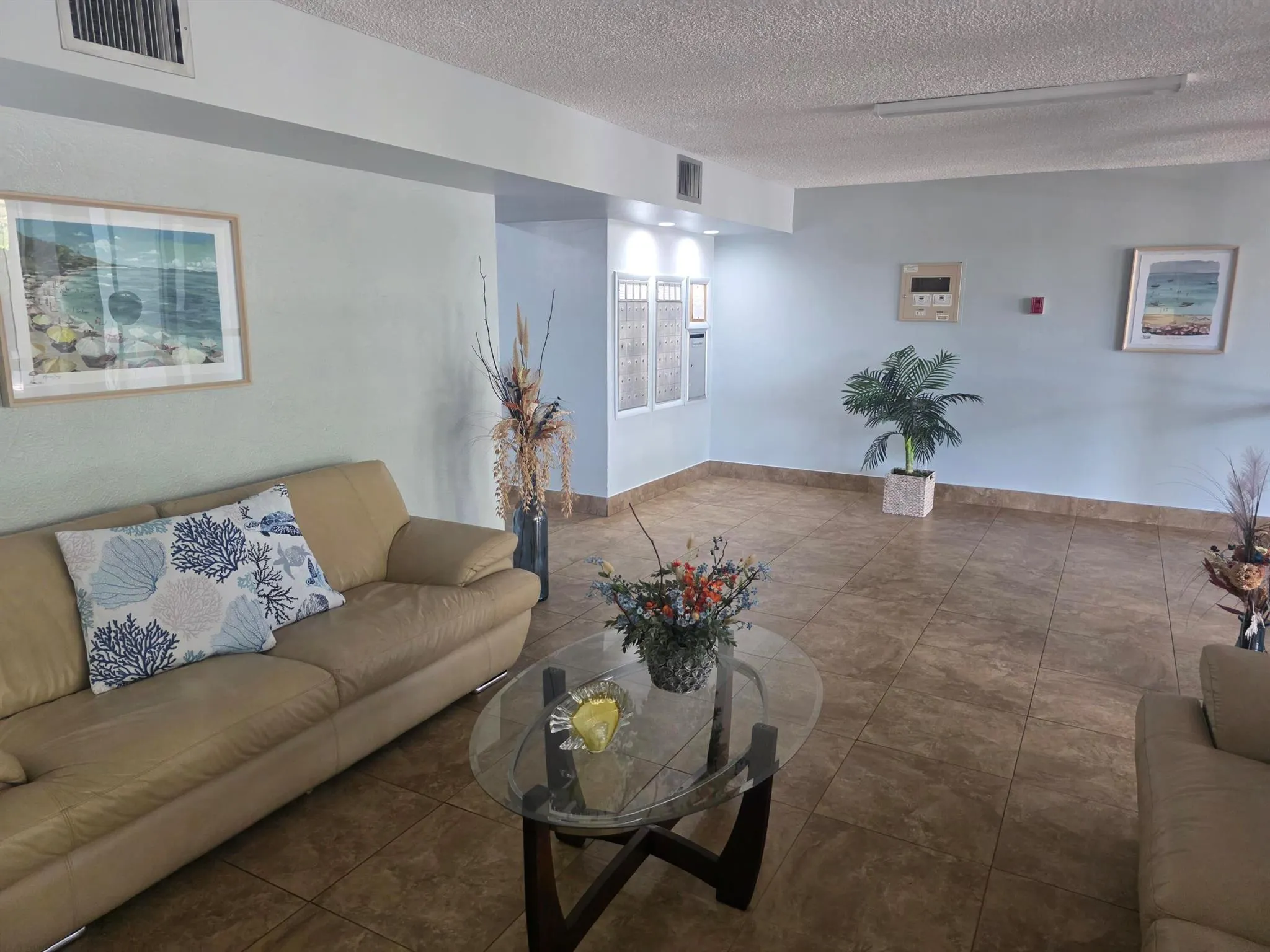 2731 Taft Street, #408