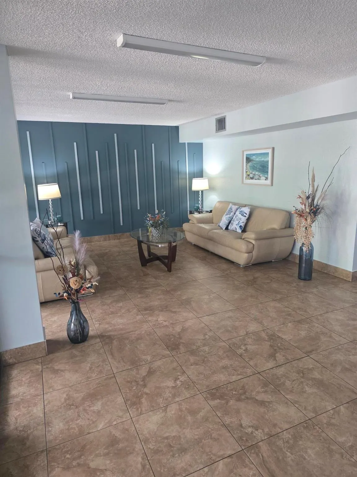 2731 Taft Street, #408
