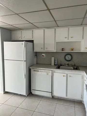 2731 Taft Street, #408