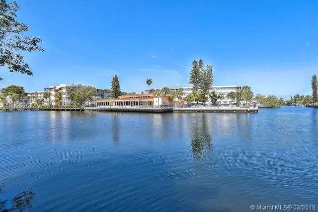 2731 Taft Street, #408