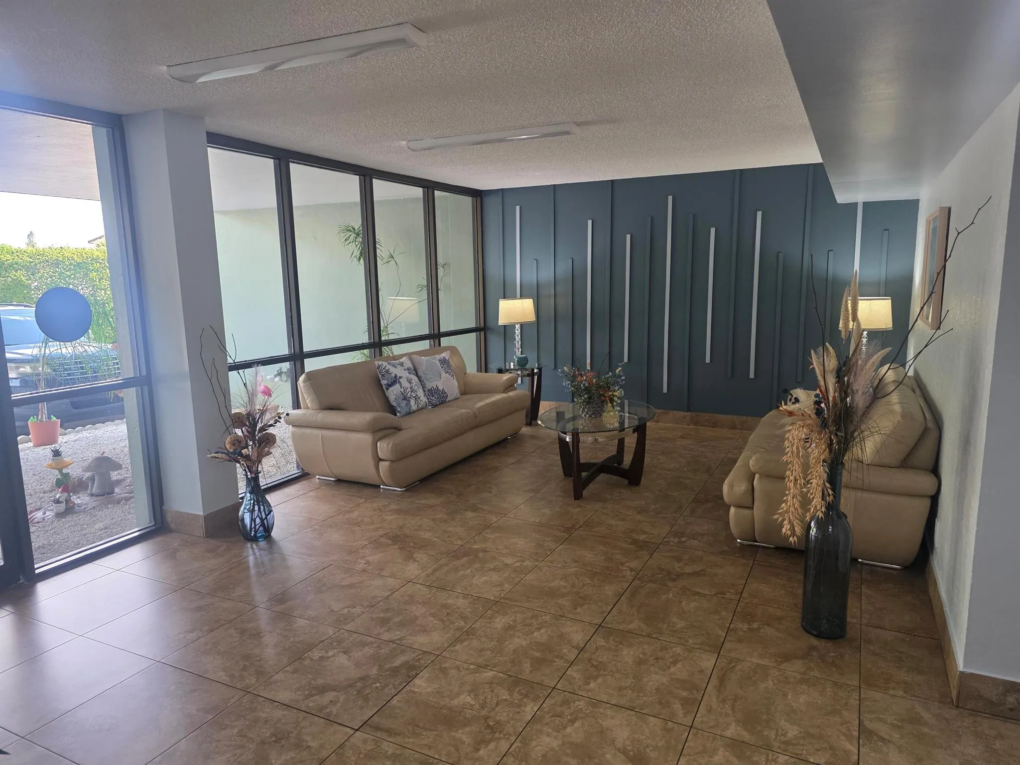 2731 Taft Street, #408