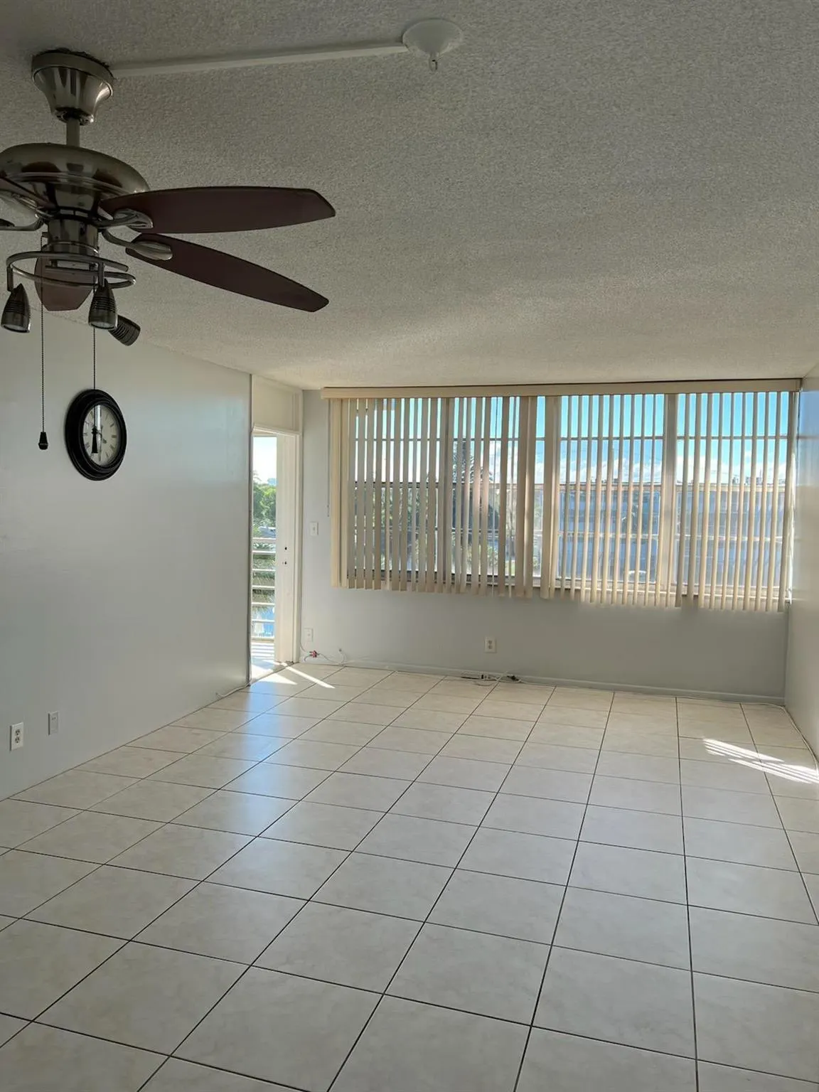 2731 Taft Street, #408