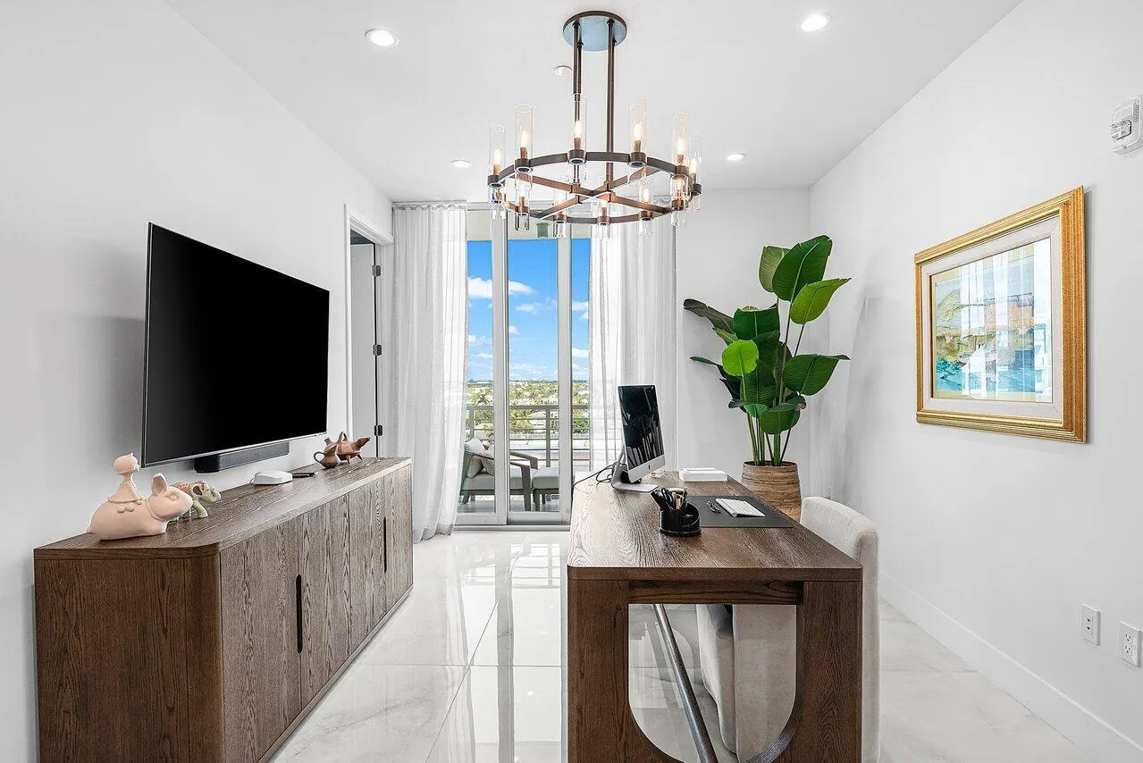 475 E Royal Palm Road, #805