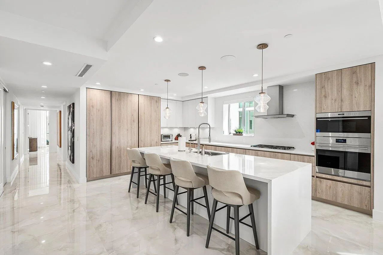 475 E Royal Palm Road, #805
