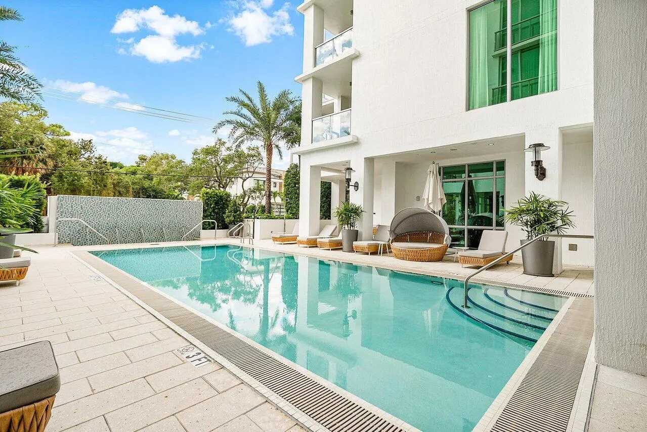 475 E Royal Palm Road, #805