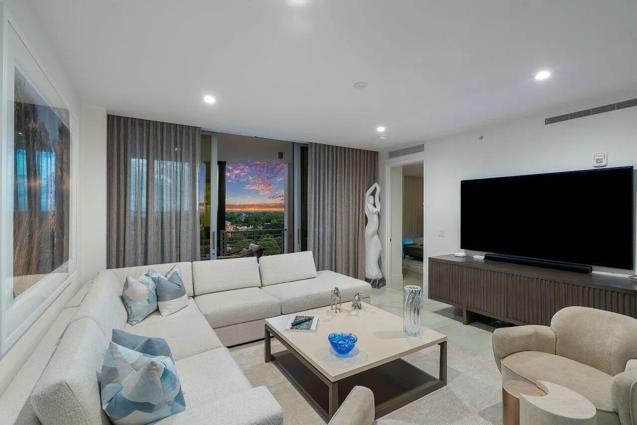 475 E Royal Palm Road, #805