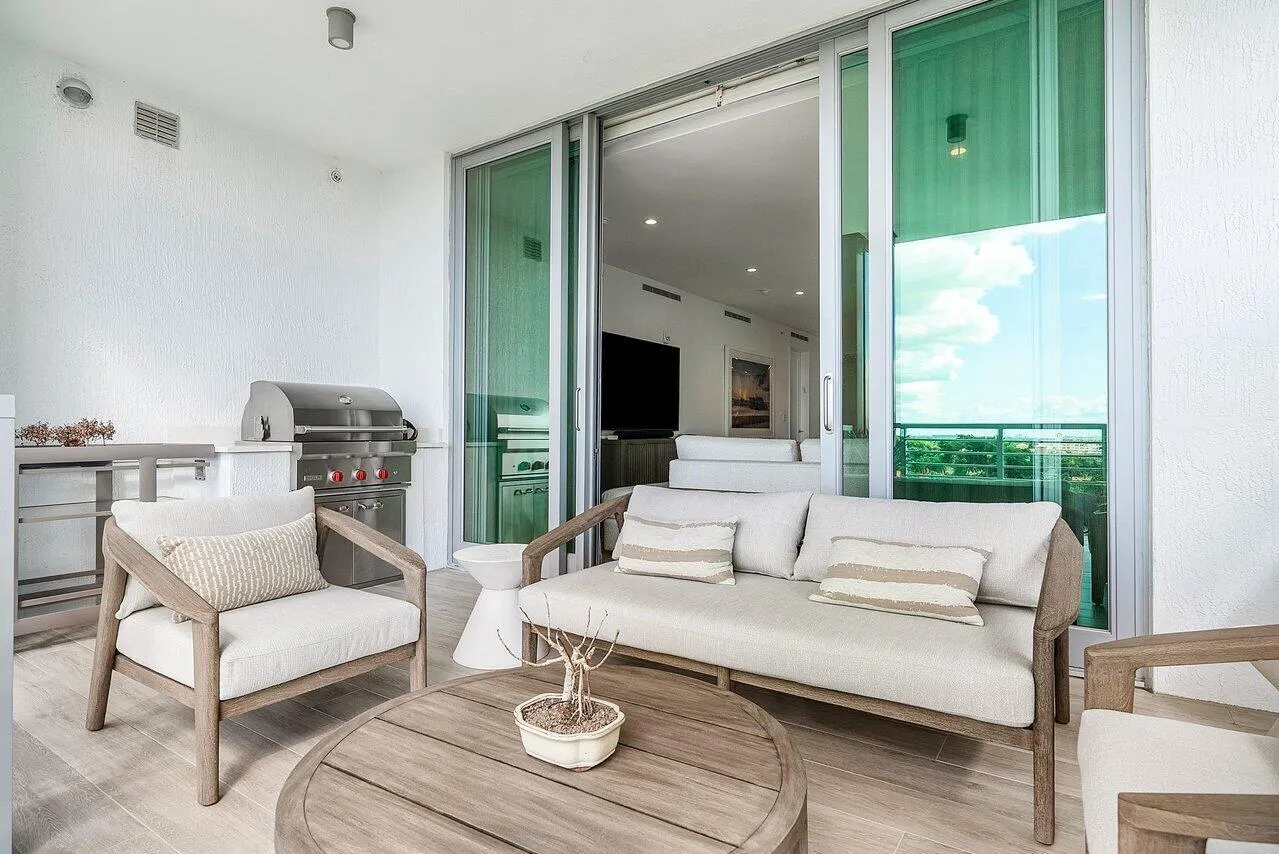 475 E Royal Palm Road, #805