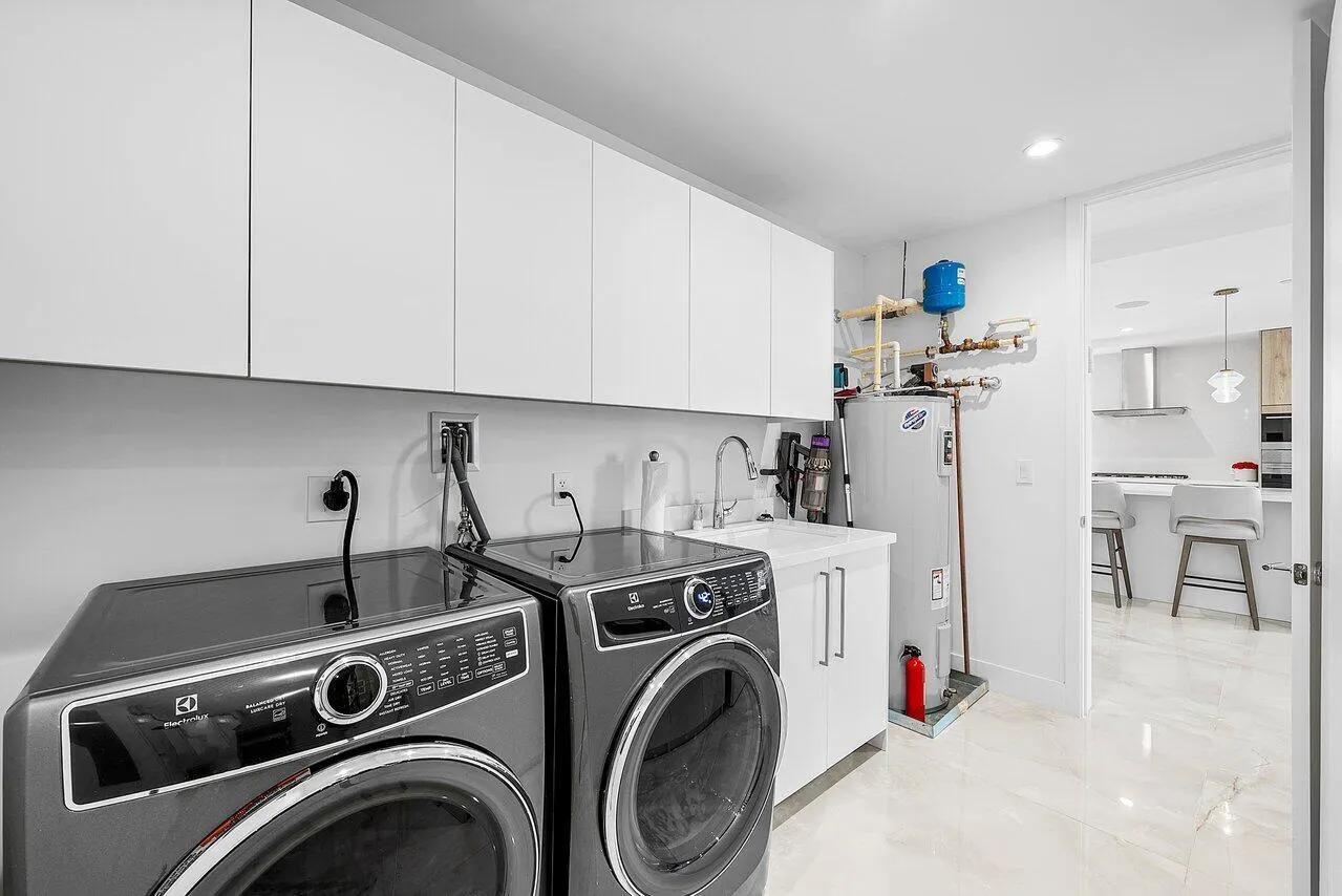 475 E Royal Palm Road, #805
