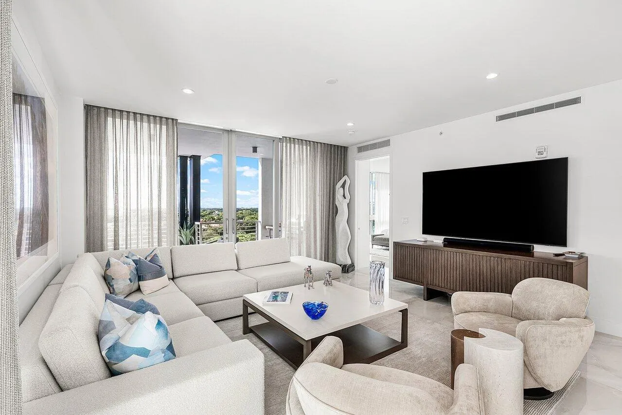 475 E Royal Palm Road, #805